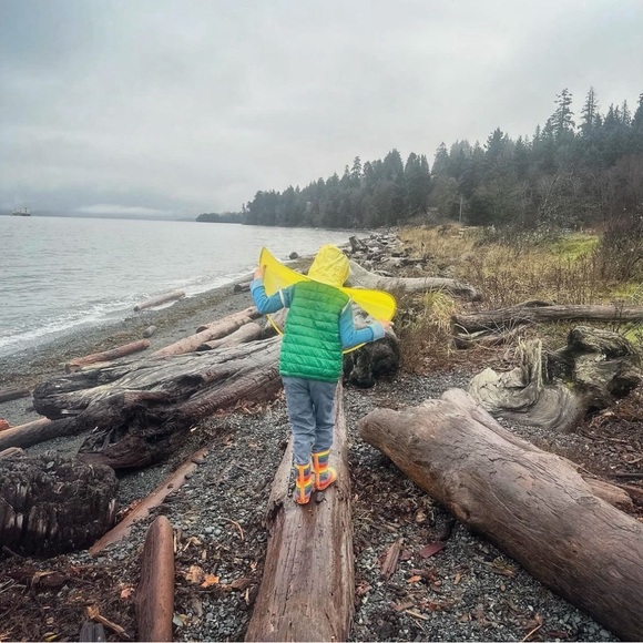 Rainy Ducky Umbrella Hat - Picture 4 of 4